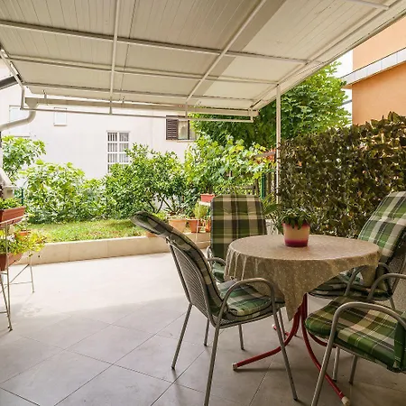Suesses Studio-apartment 800 Meter Zum Mit Waschmaschine Und Parkplatz Daire Crikvenica