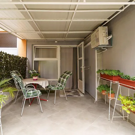 Suesses Studio-apartment 800 Meter Zum Mit Waschmaschine Und Parkplatz Daire Crikvenica