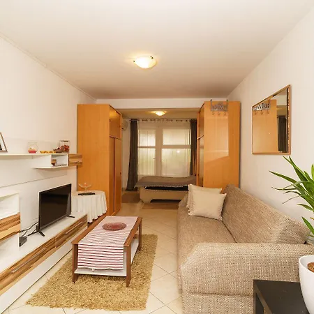 Suesses Studio-apartment 800 Meter Zum Mit Waschmaschine Und Parkplatz Crikvenica