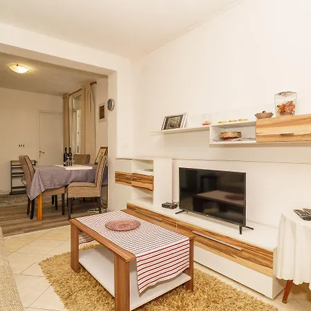 Suesses Studio-apartment 800 Meter Zum Mit Waschmaschine Und Parkplatz Daire