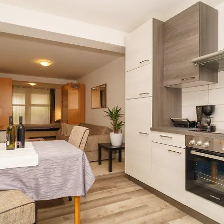 Suesses Studio-apartment 800 Meter Zum Mit Waschmaschine Und Parkplatz Crikvenica