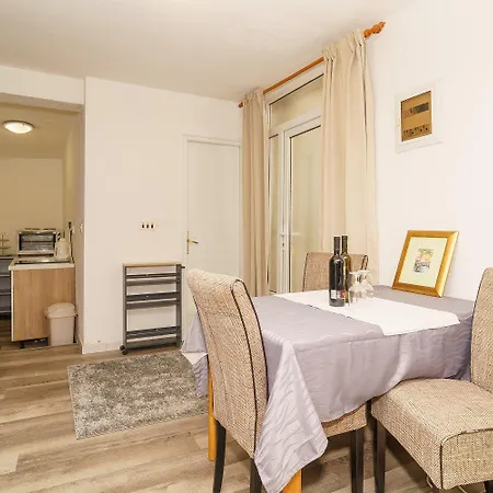 Suesses Studio-apartment 800 Meter Zum Mit Waschmaschine Und Parkplatz Daire