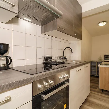 Suesses Studio-apartment 800 Meter Zum Mit Waschmaschine Und Parkplatz Apartament Crikvenica