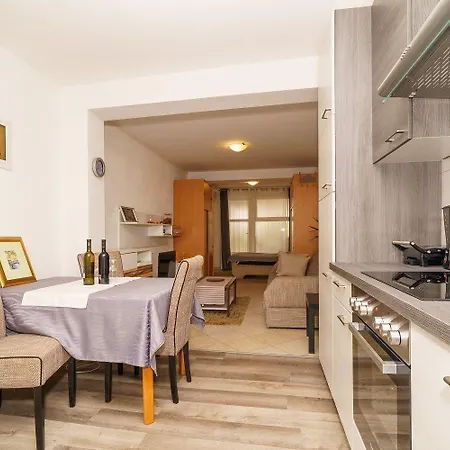 Suesses Studio-apartment 800 Meter Zum Mit Waschmaschine Und Parkplatz Apartament Crikvenica